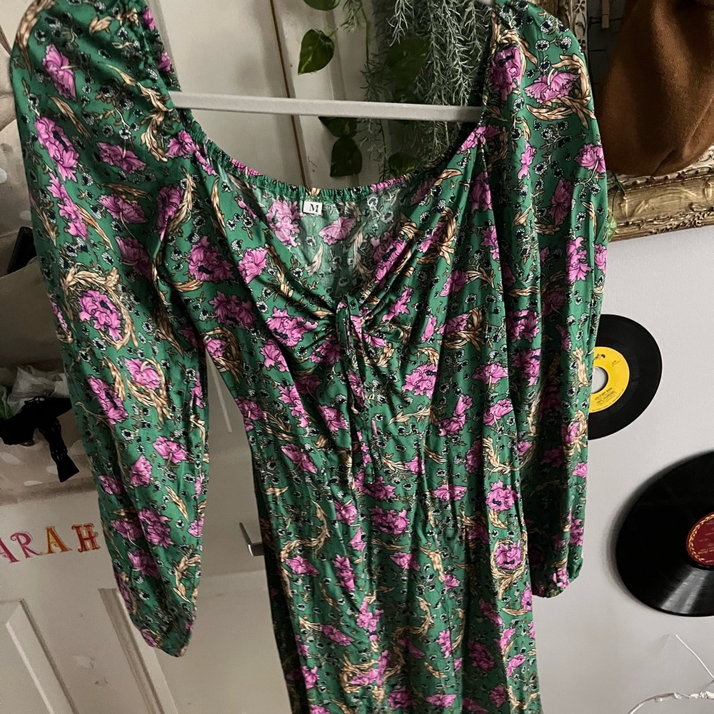 Beautiful midi/maxi dress. Size M. never worn super comfortable in perfect shape